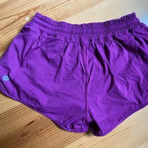 Lululemon “Hotty Hot short 2.5”